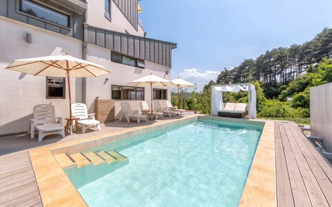 강릉 더그레이펜션