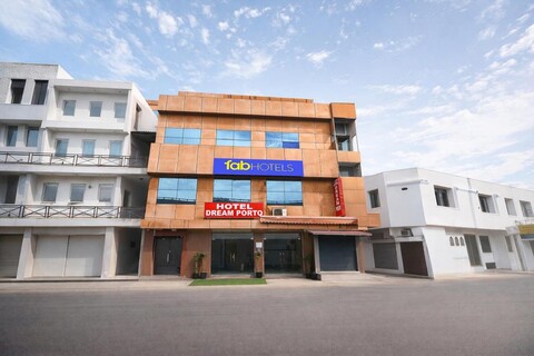 FabHotel Dream Porto