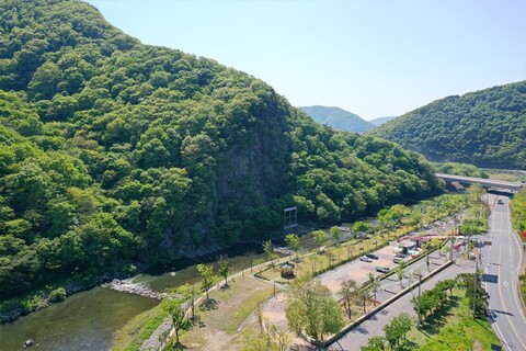 부여 수리바위캠핑정원