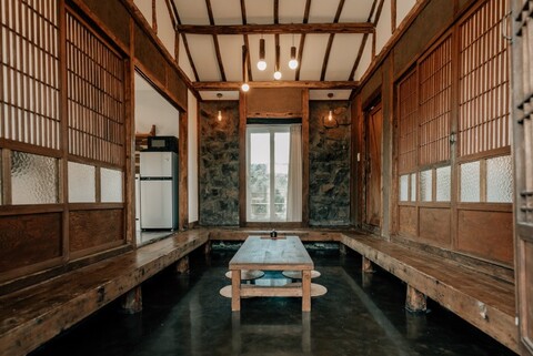 제주 돌담너머집 밭담점