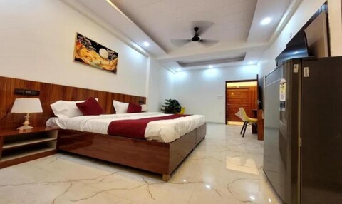 FabHotel 24x Living
