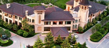 Chateau Star River Hotel