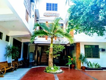 REKWOOD Hotel