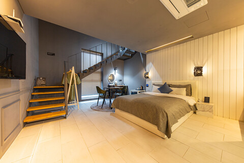 충주 더 10월(Drive in Hotel)