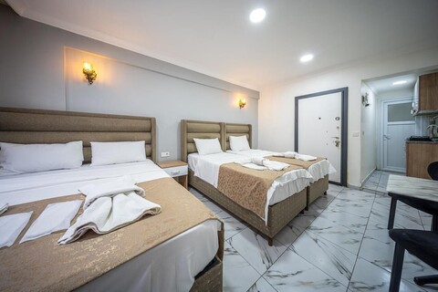 LAOS FAMILY  OLD CITY