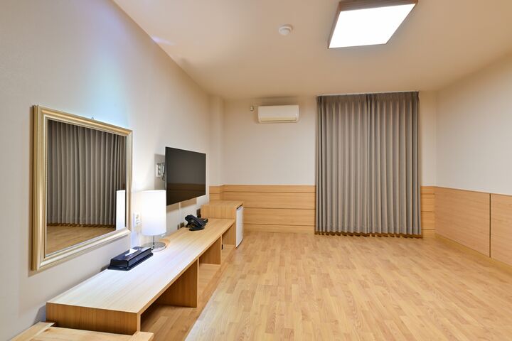 room detail thumbnail 0
