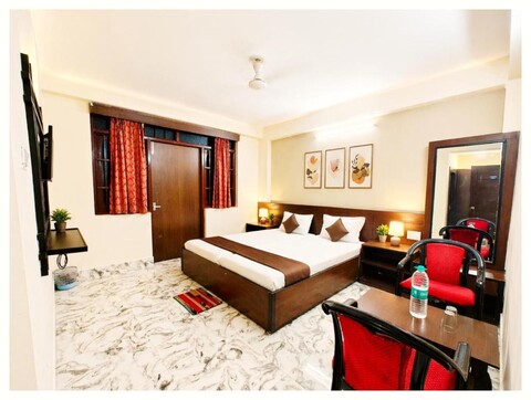 Goroomgo Arya Palace CT Road Near Sea Beach Puri 