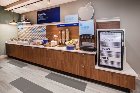 홀리데이 인 익스프레스 & 스위트 스태퍼드 NW - 슈거 랜드 바이 IHG