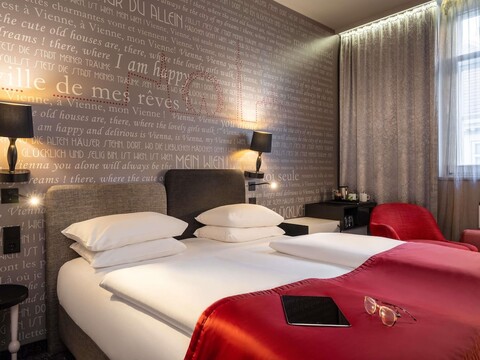 머큐어 비엔나 퍼스트