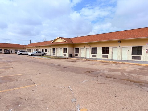 리젠시 인 휴스턴, 하비 공항 근처