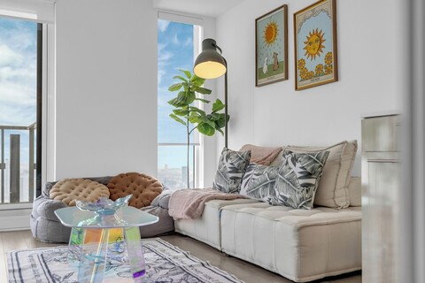 이코노 스위트, 다운타운