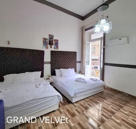 GRAND VELVEt