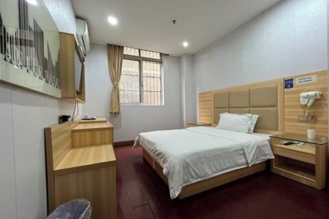 Guangzhou Business Hotel (Shangxiajiu Pedestrian Street Changshou Road Subway Station Branch)