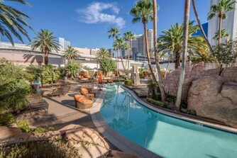 Lucky Gem Penthouse & Luxury Suites at MGM Signature Resort, Strip View 509