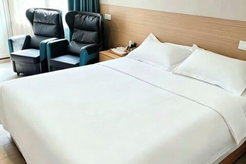 Yunhai Electric Sports Hotel (Yan'an West Road Subway Station)