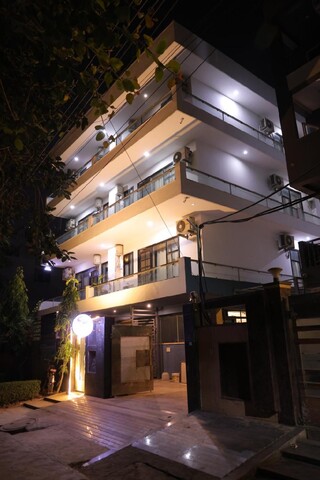 Hotel pearl pavilion Near Medanta Hospital
