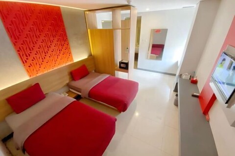 Tickle Hotel