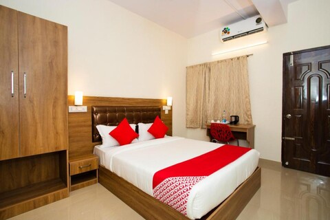 OYO Shrusti Lodge Near Cubbon Park
