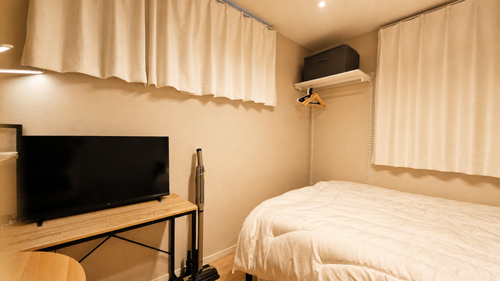 room detail thumbnail 2