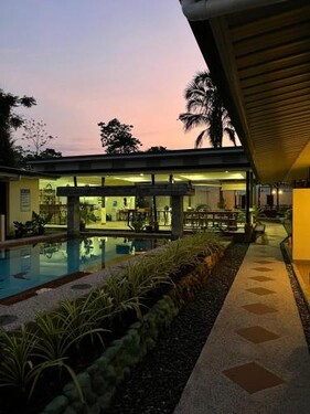 Midnite Inn