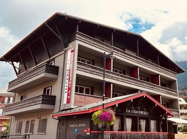 Hotel La Chaumiere Garage Moto gratuit A 150 m de la gare SNCF et TMB