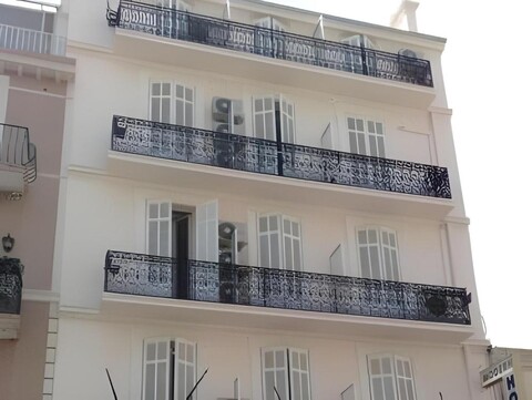 Naomi Cannes
