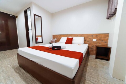 RedDoorz @ Travelers Inn Bajada Davao