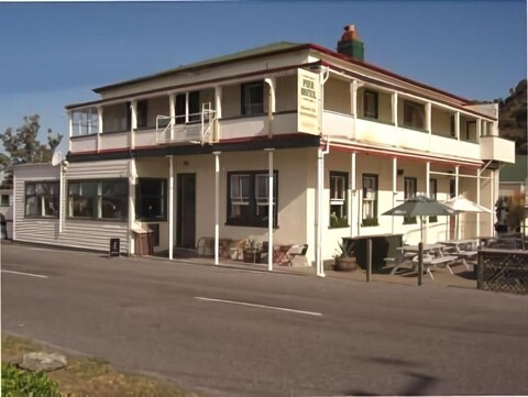 The Pier Hotel And Restaurant