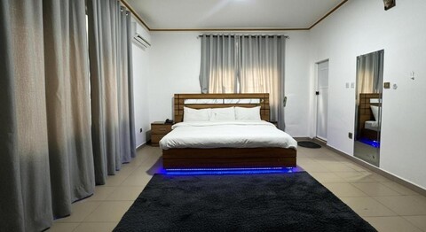 Dee Os' Hotel