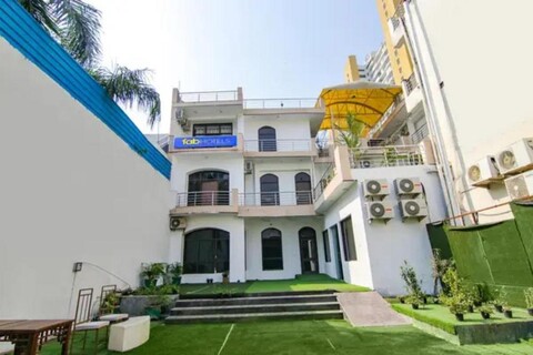 FabHotel Signature Luxe Inn