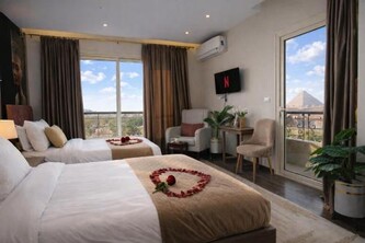 Royal Hammis pyramids view Inn