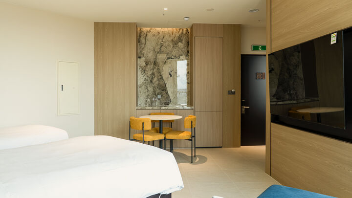 room detail thumbnail 1
