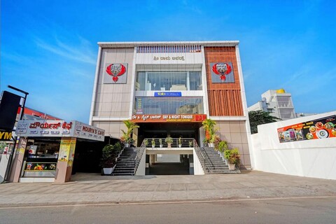 FabHotel Day and Night Suite