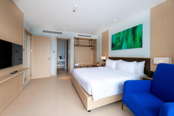 room detail thumbnail 1