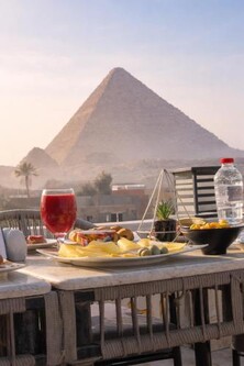 pyramids palace view With Rooftop Access & free airport pickup