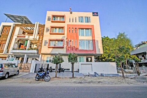 OYO 83442 Hotel Shiv Rachna