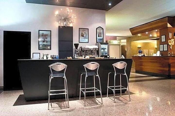 AIRONE HOTEL-i