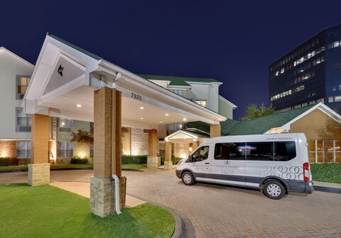 캔들우드 스위트 마켓 센터 바이 IHG