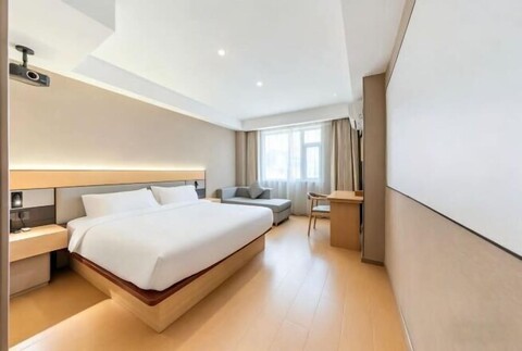 Eman Hotel (Sanpailou Street Hongqiao Subway Station Branch)