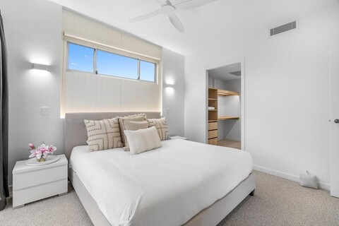 Spacious 4-Bed Coastal Home with Pool