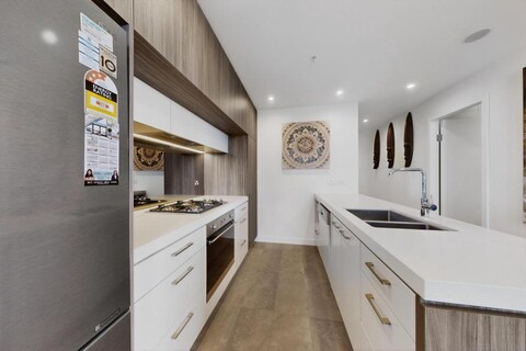 Skyline 2-Bed Apartment Near Metro North Ryde