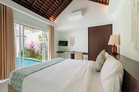 Tan's Astana Villa's by The Lavana
