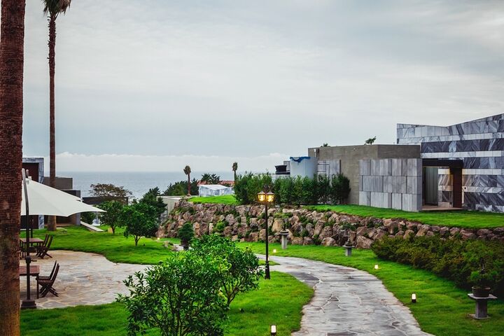 Luston Villa & Hotel