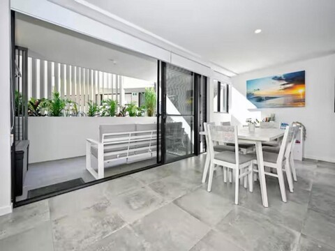 Spacious Family Stay Near Coolum Beach
