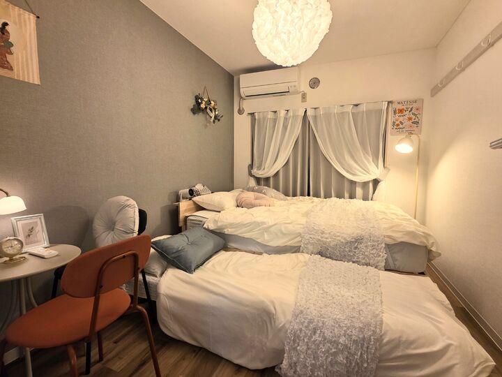room detail thumbnail 2
