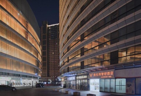 Vienna Classic Hotel (Qingdao Golden Beach Wuyue Plaza)