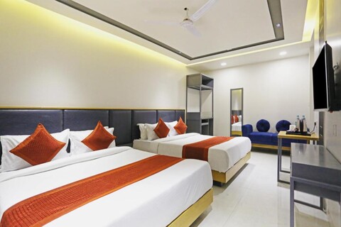 Hotel Apple Tree - Near IGI Airport