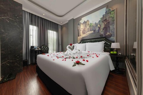 Madelise Ensora Hotel & Travel