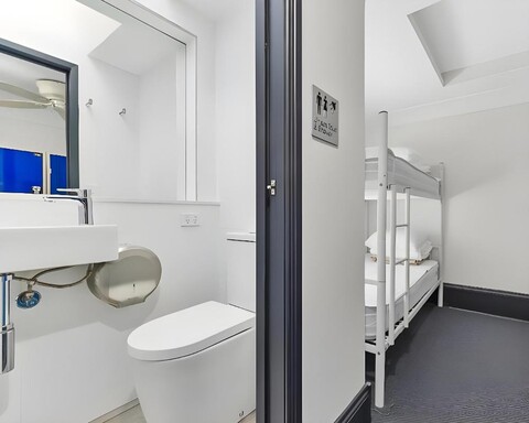 Bunk bed with bathroom for 2 ppl