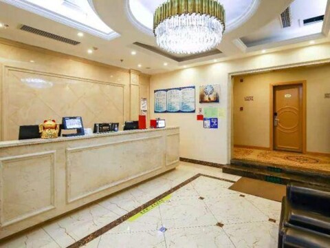 Lujiang Business Hotel